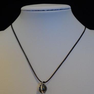 Collier mit Anhänger "Saturn" - Voll im Trend 